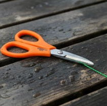 inSomnia Orange Schere – Präzise Angelschere für Schnur, Geflecht & Vorfach